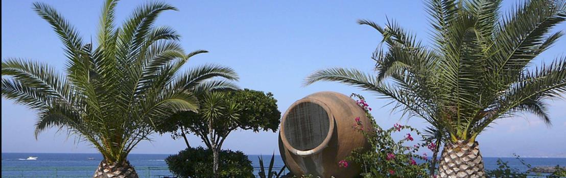 Ischia. Casamicciola Platz mit Palmen