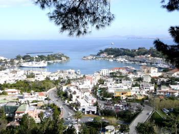 Ischia Porto. Hafen (Vulkankrater)