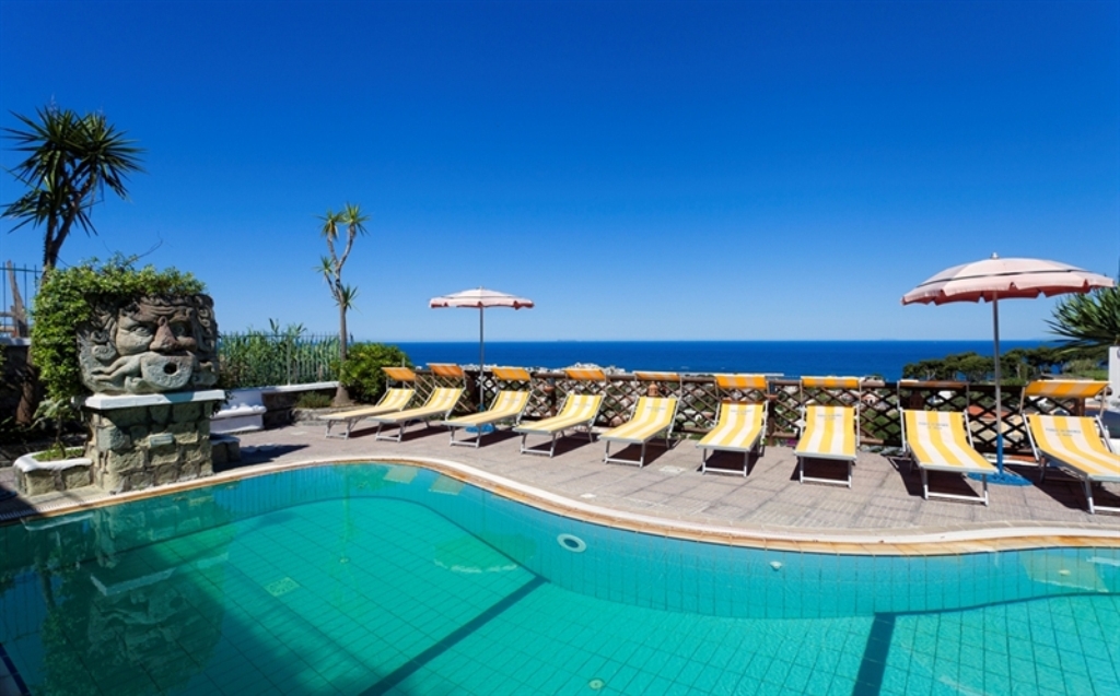 
      Forio d'Ischia. Hotel Residence La Rosa Schwimminspool
    